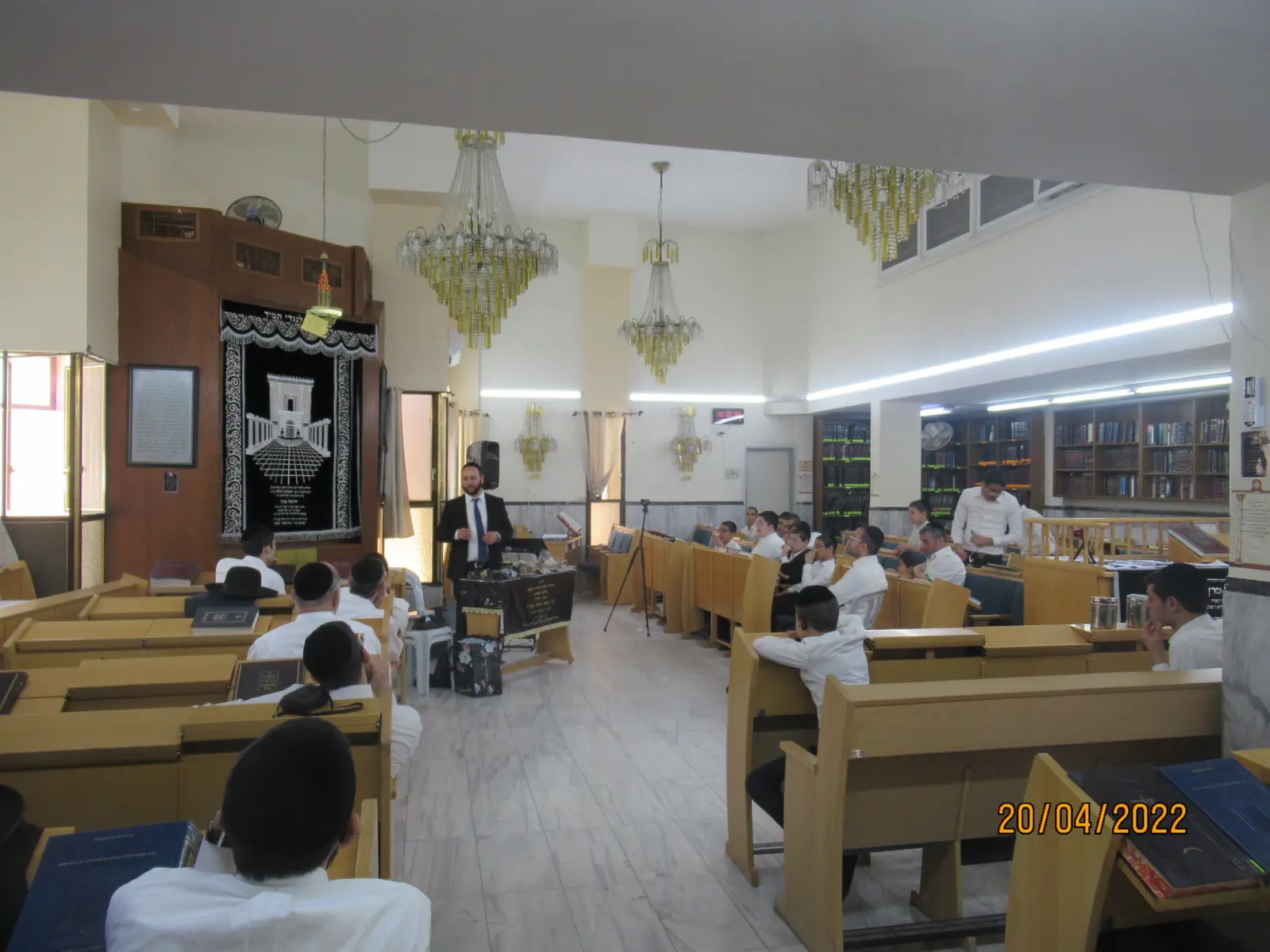 שיעור בבית הכנסת קארו בראשות הרב מלכה